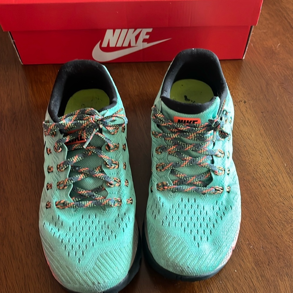 Nike zoom trail running shoes. Size 8.5